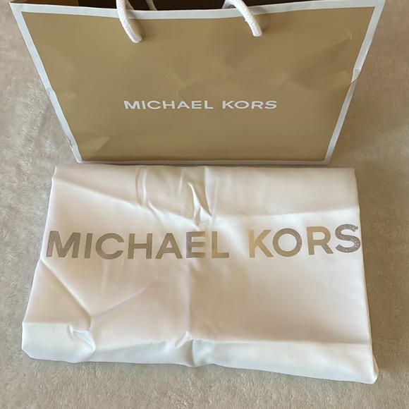 Michael Kors Handbags - New Michael Kors Large Storage/Dust Bag White & Silver Lettering
